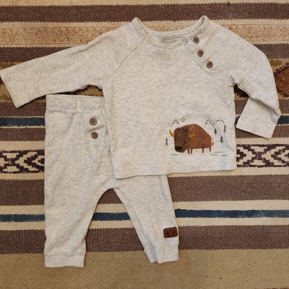 Matching bison pajama set 6-12 months - Picture 1 of 3
